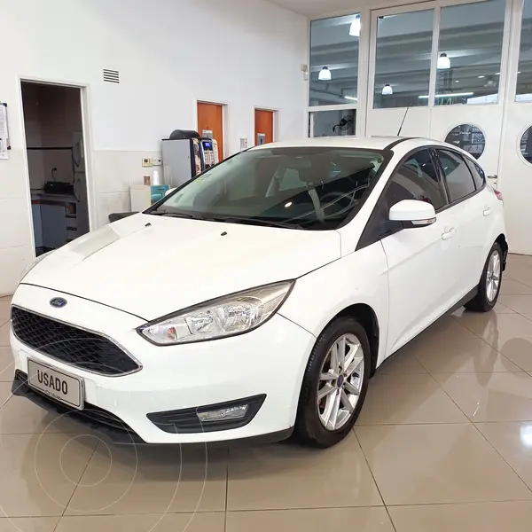 Foto Ford Focus 5P 1.6L S usado (2016) color Blanco Oxford precio $17.500.000
