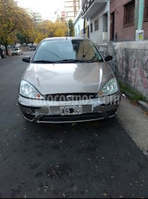 Ford Focus 5P 1.6L Ambiente usado (2004) color Plata precio $200.000