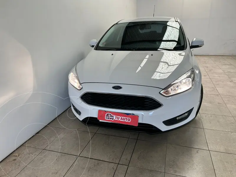 Foto Ford Focus 5P 1.6L S usado (2017) color Blanco Oxford precio $18.700.000