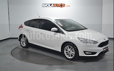 foto Ford Focus 5P 1.6L S usado (2016) color Blanco Oxford precio $630.000