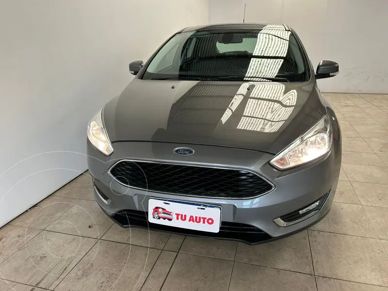 Foto Ford Focus 5P 2.0L SE Plus Aut usado (2019) color Gris precio $20.000.000