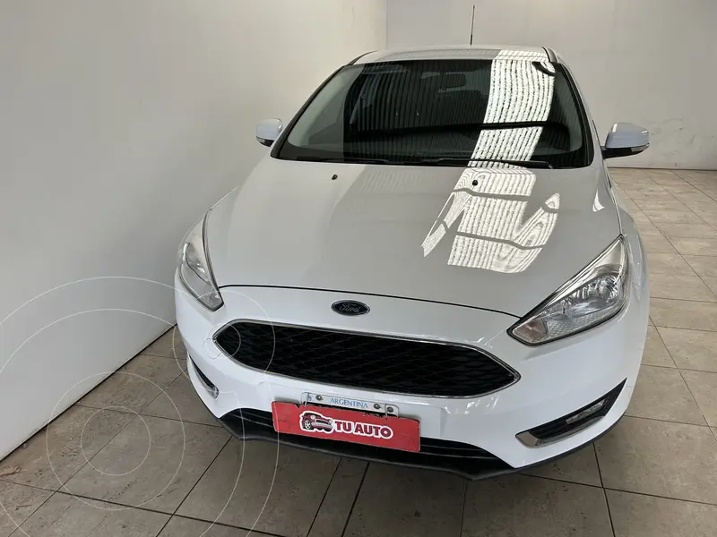 Foto Ford Focus 5P 2.0L SE usado (2015) color Blanco Oxford precio $17.800.000