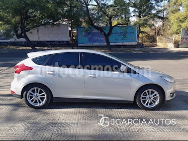 foto Ford Focus 5P 1.6L S usado (2016) color Gris Claro precio $875.000