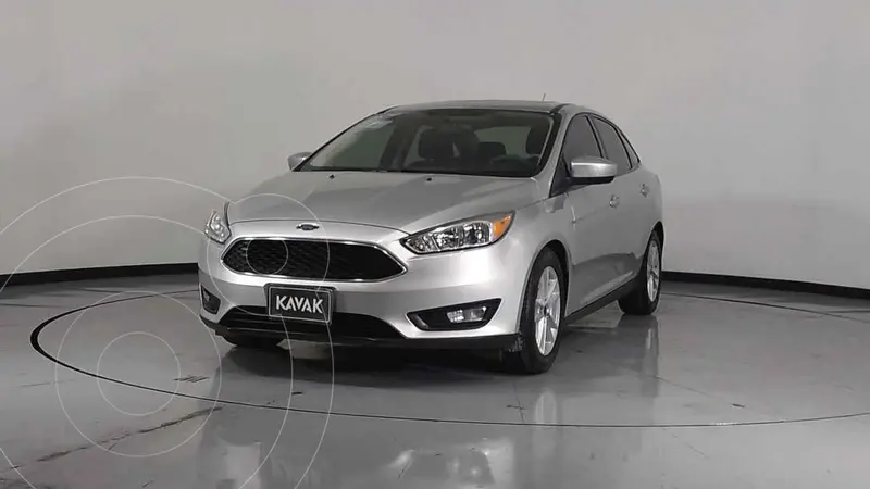 Foto Ford Focus SE Aut usado (2018) color Plata precio $260,999