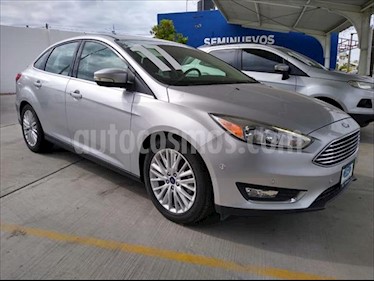 Ford Focus TITANUM 4 PTAS TA usado (2017) color Plata precio $330,000