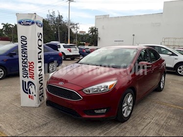 Foto venta Auto Seminuevo Ford Focus SE 4-ptas AT (2015) color Rojo precio $185,000