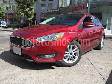 Foto venta Auto Seminuevo Ford Focus SE (2015) color Rojo Rubi precio $180,000