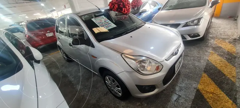 Foto Ford Ikon Ambiente Ac usado (2015) color plateado precio $127,000
