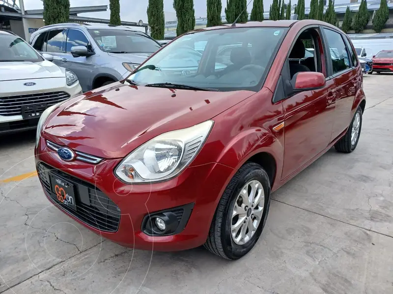Foto Ford Ikon Trend usado (2015) color Rojo precio $139,000