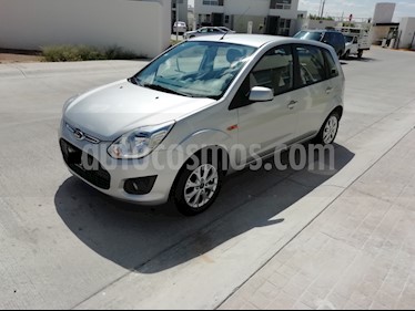 Ford Ikon Trend usado (2014) color Plata precio $105,000