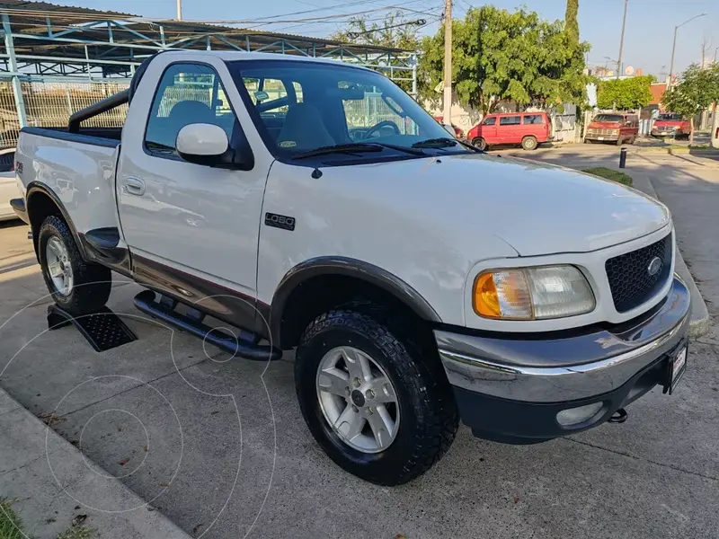 Foto Ford Lobo Sport FX4 4x4 Cabina Regular usado (2003) color Blanco precio $258,000