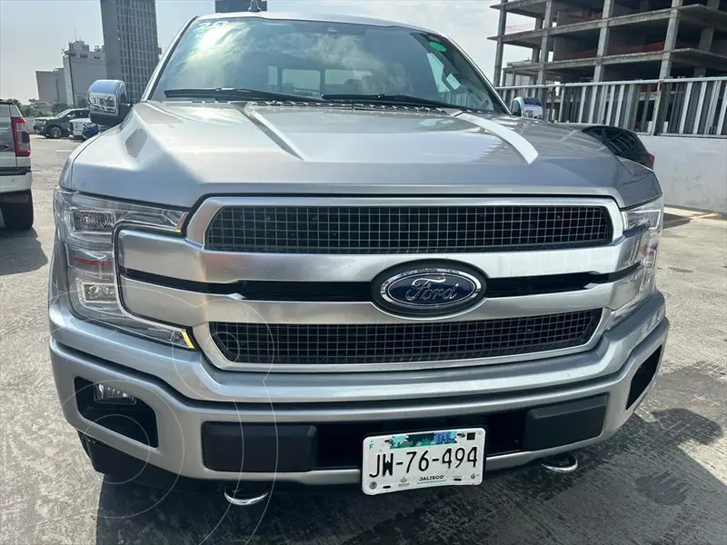 Foto Ford Lobo Platinum Crew Cab 4x4 usado (2020) color Plata precio $998,000