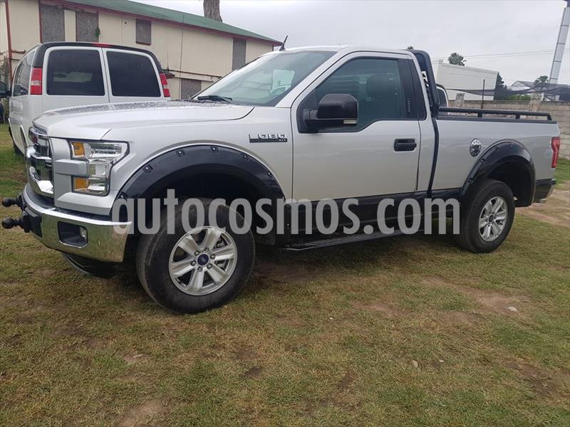 Ford Lobo XLT Crew Cab 4x2 V8 usado (2016) color Plata precio $380,000