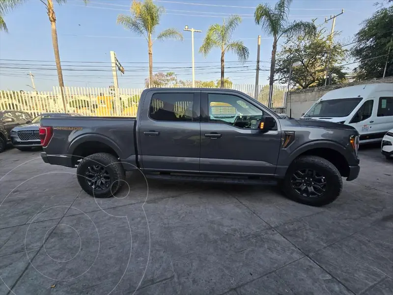 Foto Ford Lobo Lariat Crew Cab 4x4 usado (2023) color Gris precio $1,198,000