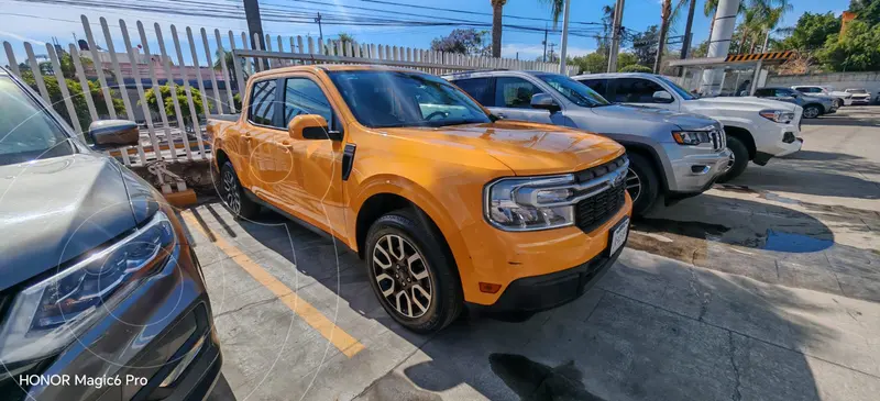 Foto Ford Maverick Lariat usado (2022) color Naranja precio $549,000