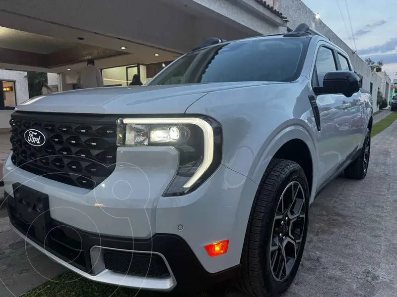 Foto Ford Maverick Lariat usado (2025) color Blanco precio $699,900