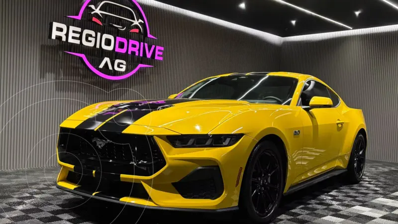 Foto Ford Mustang GT Aut usado (2024) color Naranja financiado en mensualidades(enganche $300,000 mensualidades desde $30,225)