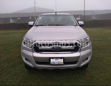 Ford Ranger XLT gasolina 4x2 Cabina Doble usado (2018) color Plata precio $348,000