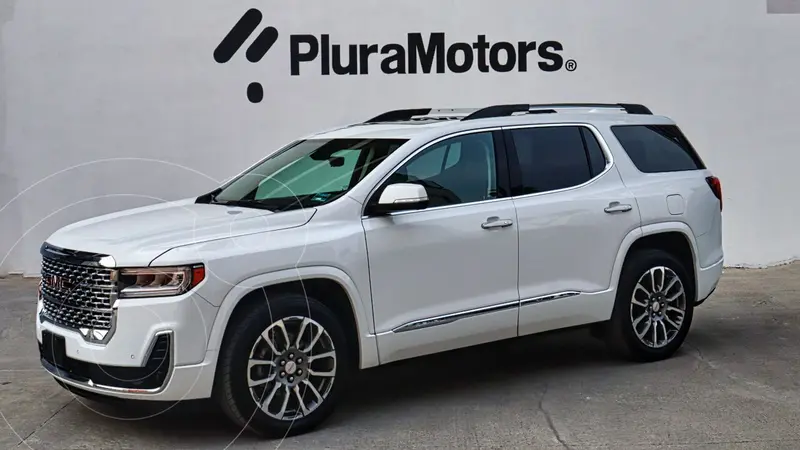 Foto GMC Acadia Denali usado (2023) color Blanco financiado en mensualidades(enganche $175,780 mensualidades desde $14,977)