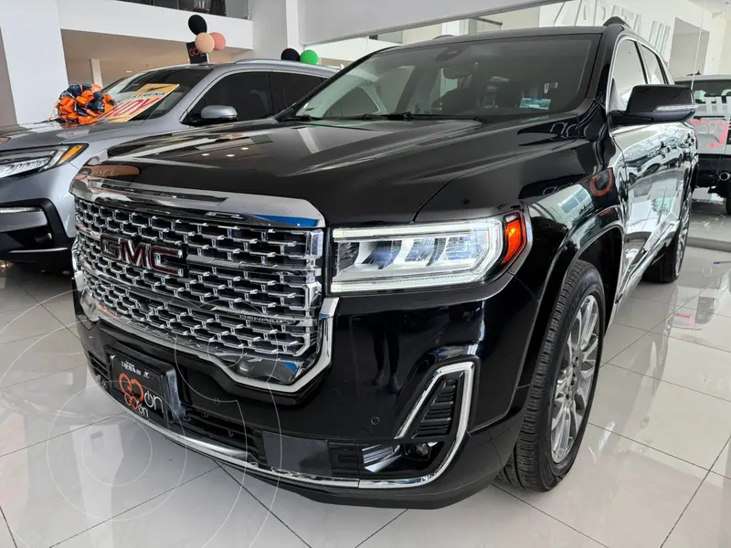 Foto GMC Acadia Denali usado (2023) color Negro financiado en mensualidades(enganche $219,362 mensualidades desde $16,775)