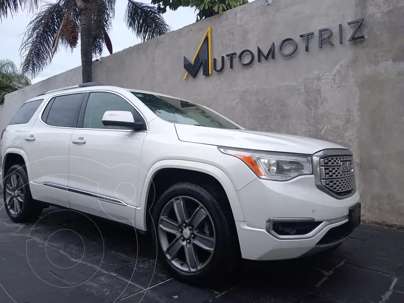 Foto GMC Acadia Denali usado (2019) color Blanco financiado en mensualidades(enganche $184,500)