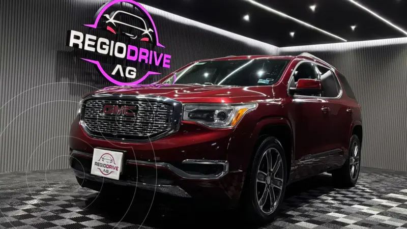 Foto GMC Acadia SLT usado (2017) color Rojo Obscuro precio $374,900