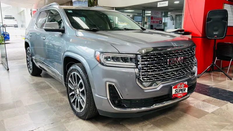 Foto GMC Acadia Denali usado (2020) color plateado financiado en mensualidades(enganche $225,026 mensualidades desde $12,097)