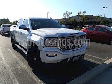GMC Sierra Denali usado (2017) color Blanco precio $750,000