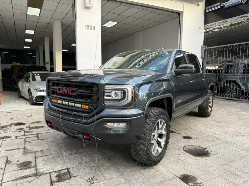 Foto GMC Sierra Crew Cabina All Terrain 4x4 usado (2017) color Gris precio $515,000