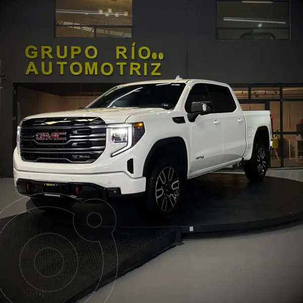 Foto GMC Sierra AT4 usado (2025) color Blanco financiado en mensualidades(enganche $165,252 mensualidades desde $34,841)
