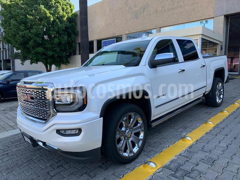 GMC Sierra Denali DVD usado (2018) color Blanco precio $798,000