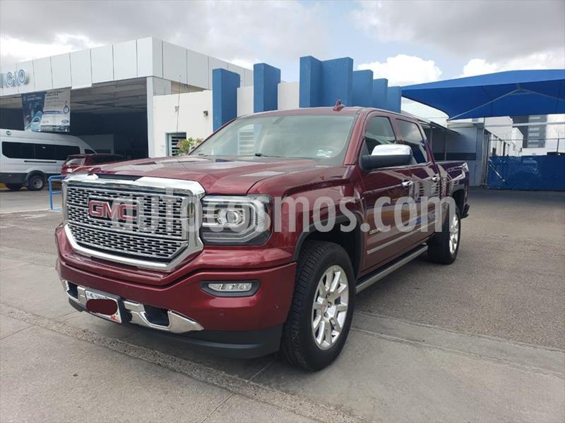 GMC Sierra Denali DVD usado (2016) color Rojo precio $580,000