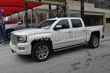 GMC Sierra Crew Cabina Paq B 4x4 usado (2017) color Blanco precio $669,000