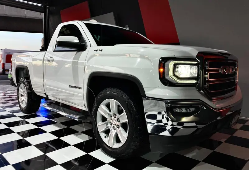 Foto GMC Sierra Cabina Regular SLE 4x4 usado (2018) color Blanco financiado en mensualidades(enganche $115,800 mensualidades desde $14,900)