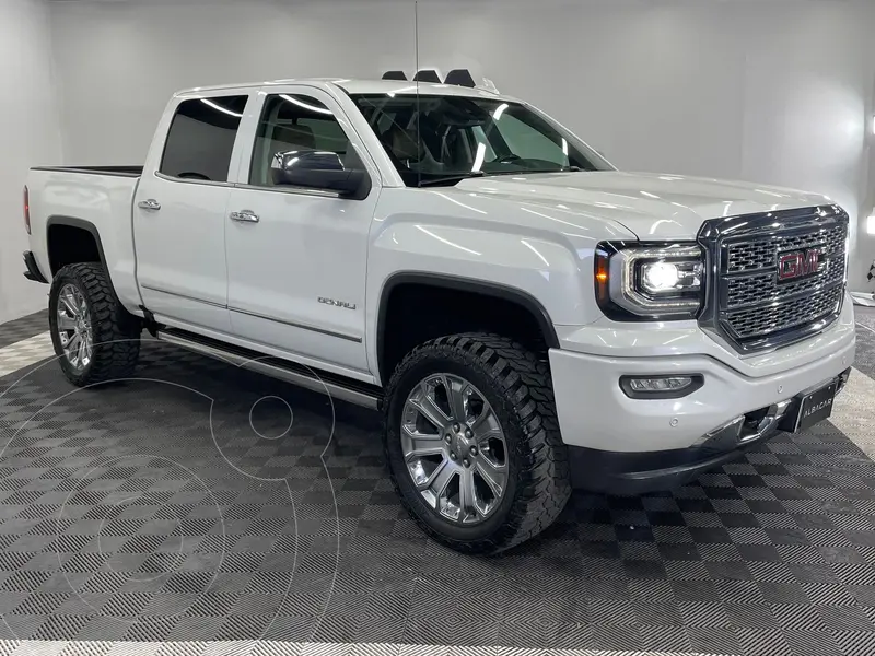 Foto GMC Sierra Crew Cabina All Terrain 4x4 usado (2017) color Blanco precio $612,999