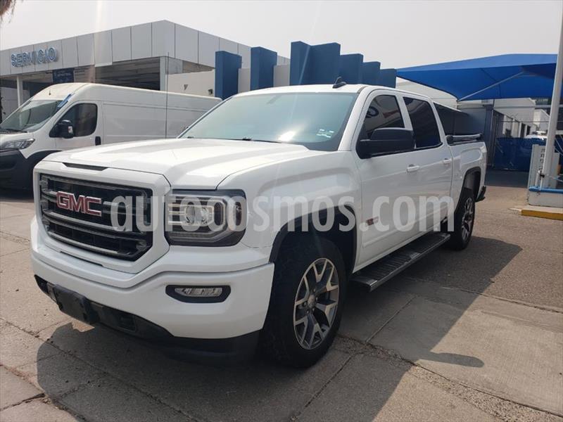 GMC Sierra Crew Cabina All Terrain 4x4 usado (2017) color Blanco precio $598,000