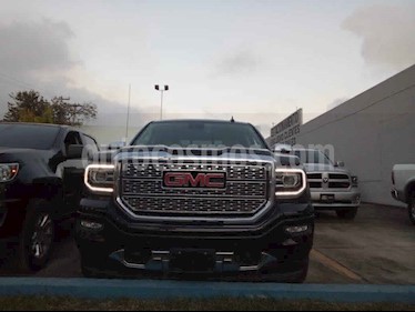 GMC Sierra 4p Denali Crew Cab V8/6.2 Aut usado (2018) color Negro precio $755,800