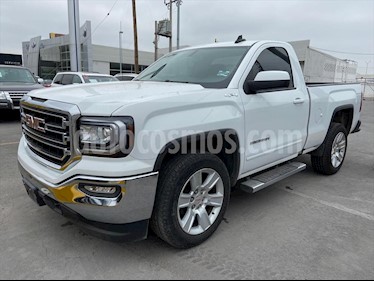 GMC Sierra Cabina Regular SLE 4x4 usado (2017) color Blanco precio $498,000