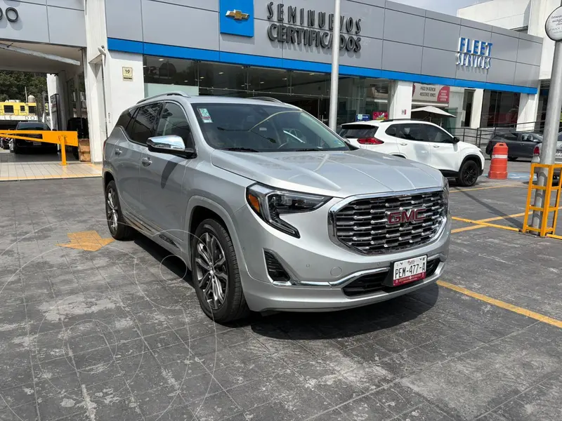 Foto GMC Terrain Denali usado (2021) color plateado precio $450,000