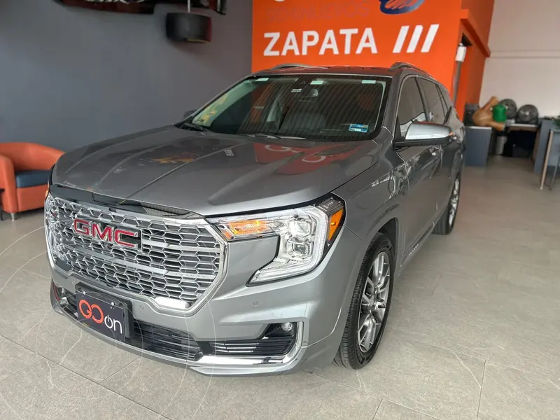 Foto GMC Terrain Denali usado (2024) color plateado financiado en mensualidades(enganche $201,378 mensualidades desde $15,399)