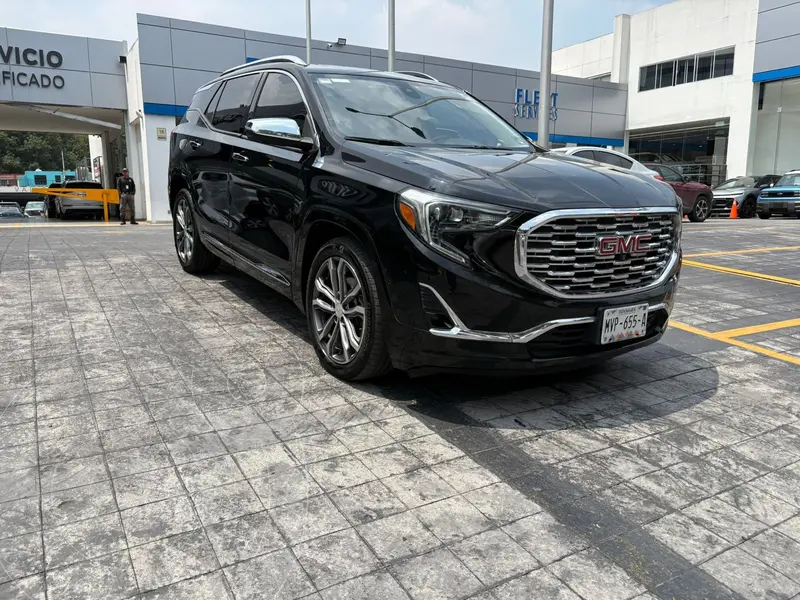 Foto GMC Terrain Denali usado (2020) color Negro financiado en mensualidades(enganche $131,610 mensualidades desde $8,769)