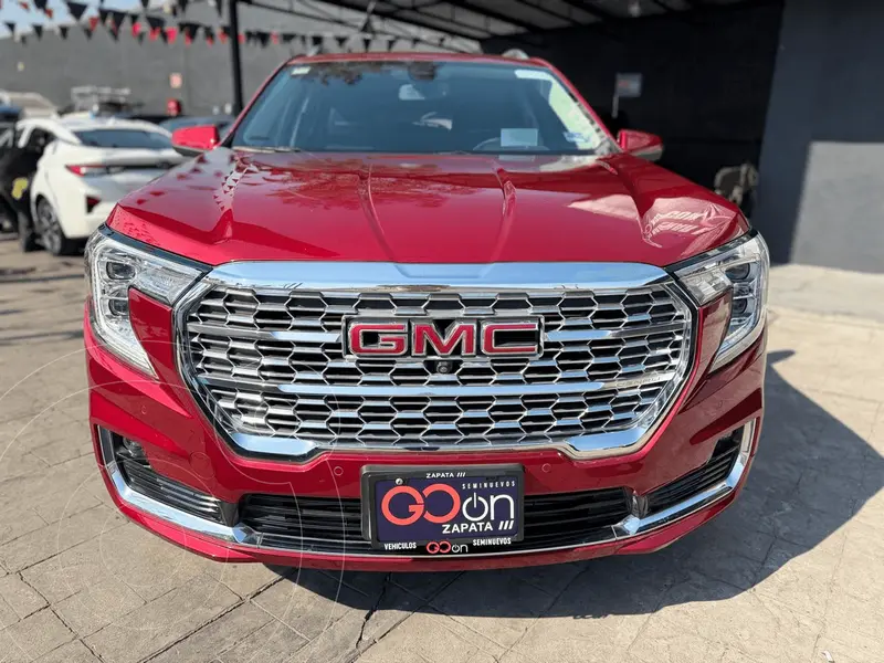 Foto GMC Terrain Denali usado (2024) color GMCT RADIANT RED precio $650,000