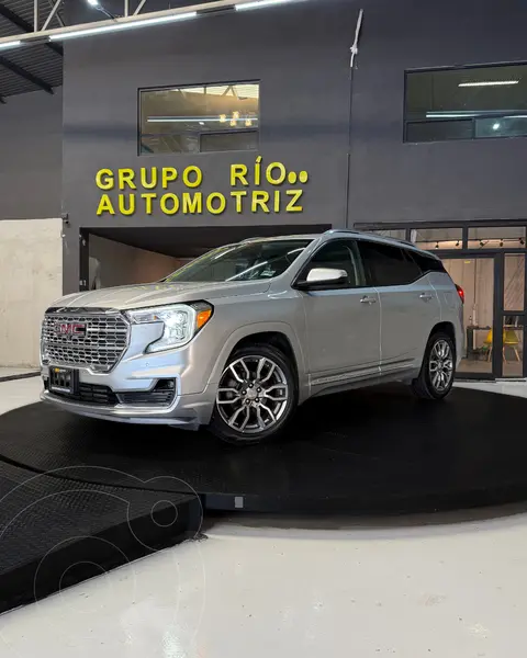 Foto GMC Terrain Denali usado (2022) color Gris financiado en mensualidades(enganche $58,678 mensualidades desde $12,371)