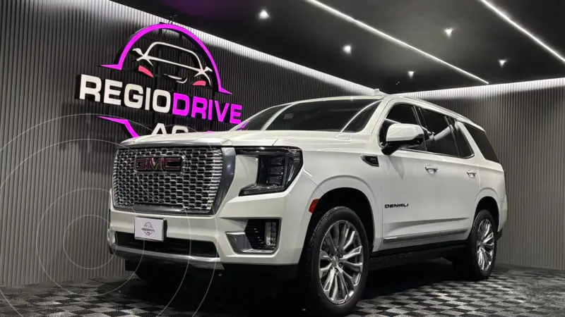 Foto GMC Yukon Denali usado (2023) color Blanco financiado en mensualidades(enganche $774,950 mensualidades desde $19,023)