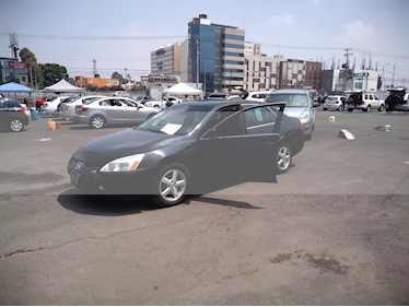 foto Honda Accord EX usado (2005) color Negro Cristal precio $65,000