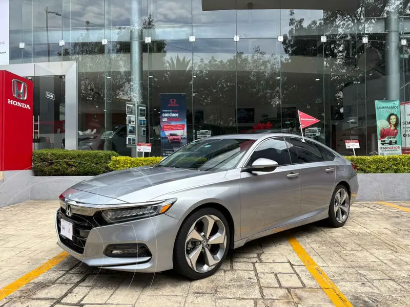 Foto Honda Accord Touring usado (2019) color Plata precio $355,000