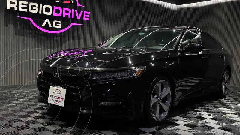Foto Honda Accord Touring usado (2018) color Negro Cristal precio $375,000