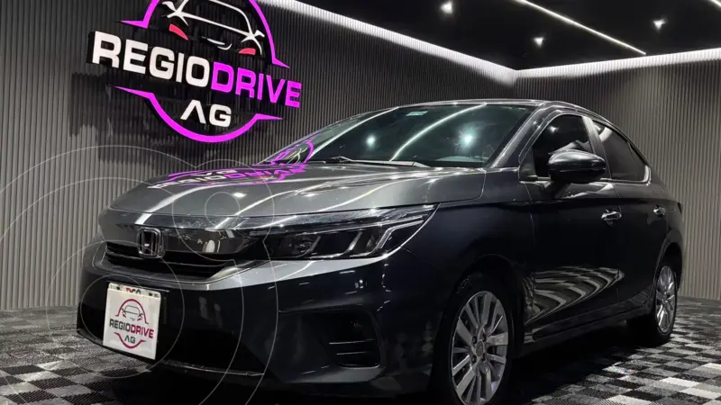 Foto Honda City Prime Aut usado (2023) color Plata Lunar precio $329,900