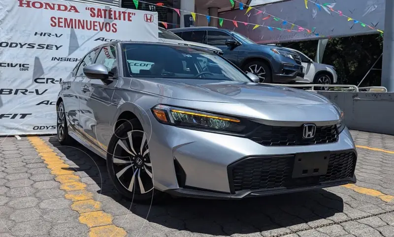 Foto Honda Civic i-Style usado (2025) color plateado precio $550,000
