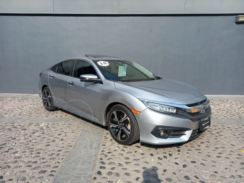 Foto Honda Civic Touring Aut usado (2018) color plateado precio $310,000